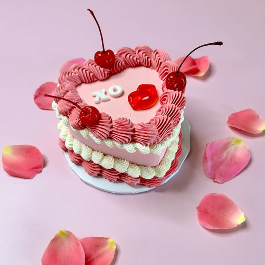 Retro Love - Mini Vintage Heart Cake